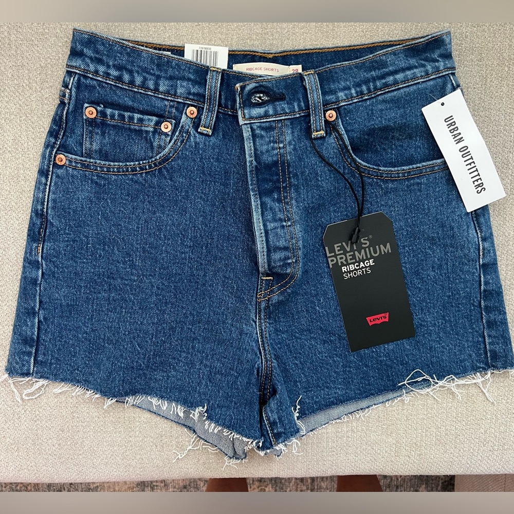 NWT Levi’s Ribcage Shorts - Picture 5 of 12